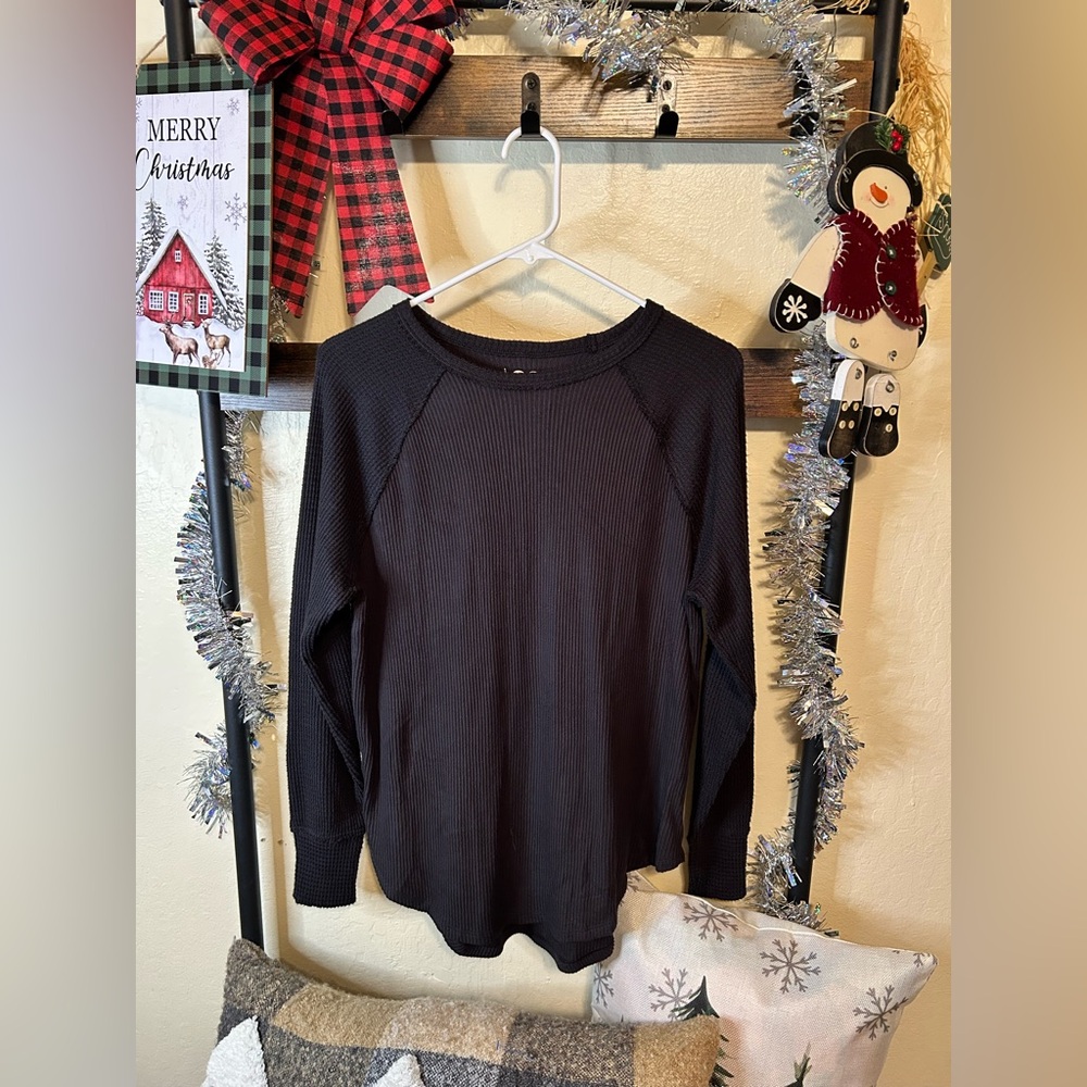37. XS (oversized) black SO brand thermal (free people vibes)